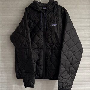 Brand new with tags!! Patagonia Men’s Black Diamond Quilted Bomber. Size XL.
